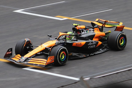 Norris šokuje v FP1! McLaren kraluje po dlouhé přestávce