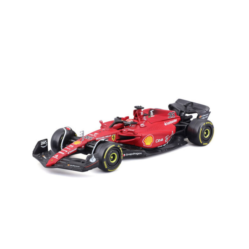 Model vozu Ferrari F1, s helmou, F1-75, bburago, 1:43, Carlos Sainz