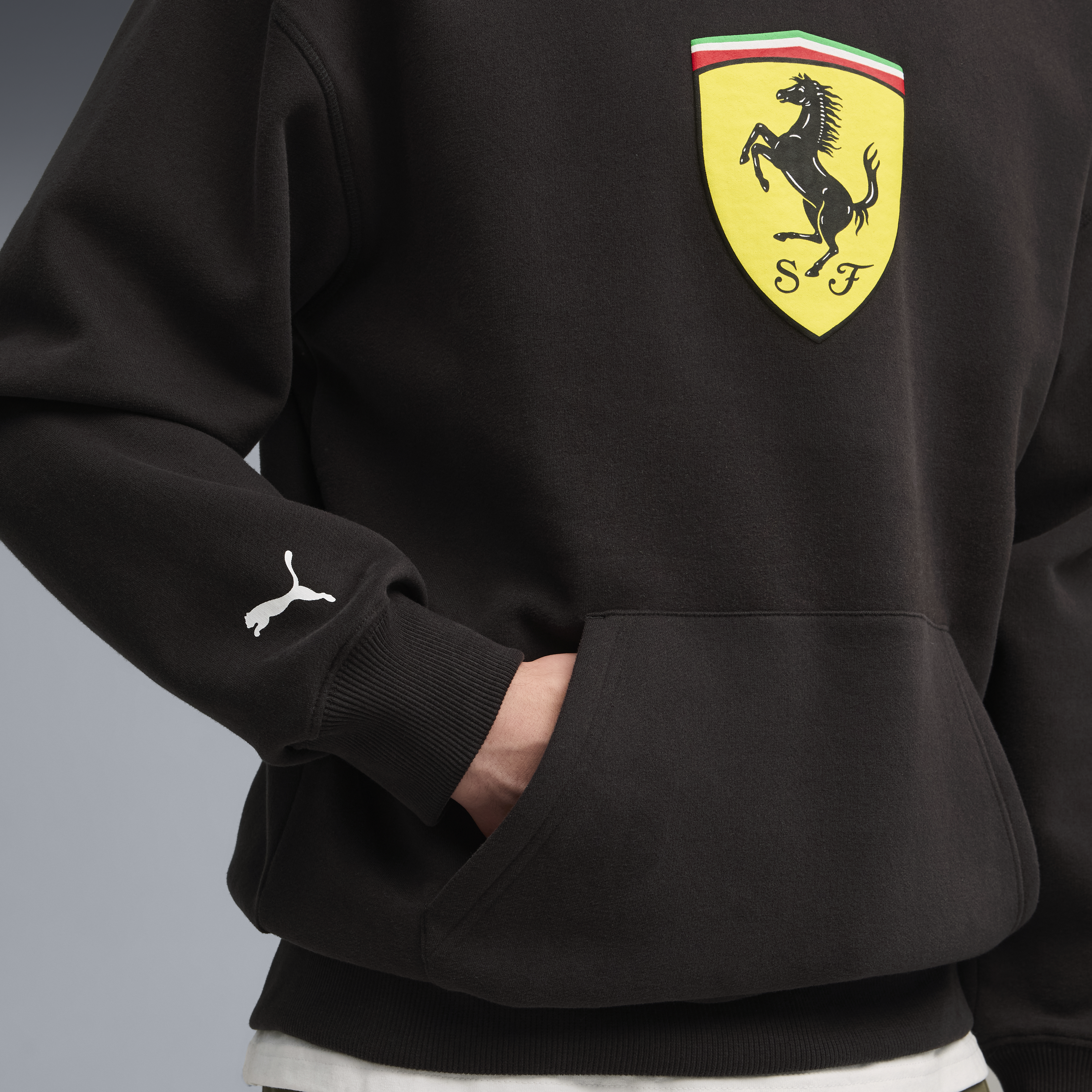 Ferrari mikina s kapucí, Puma, sportovní oblečení, s logem štítu, černá 🔥
