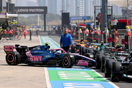 Hamilton vede trénink, Colapinto havaroval s Alpine