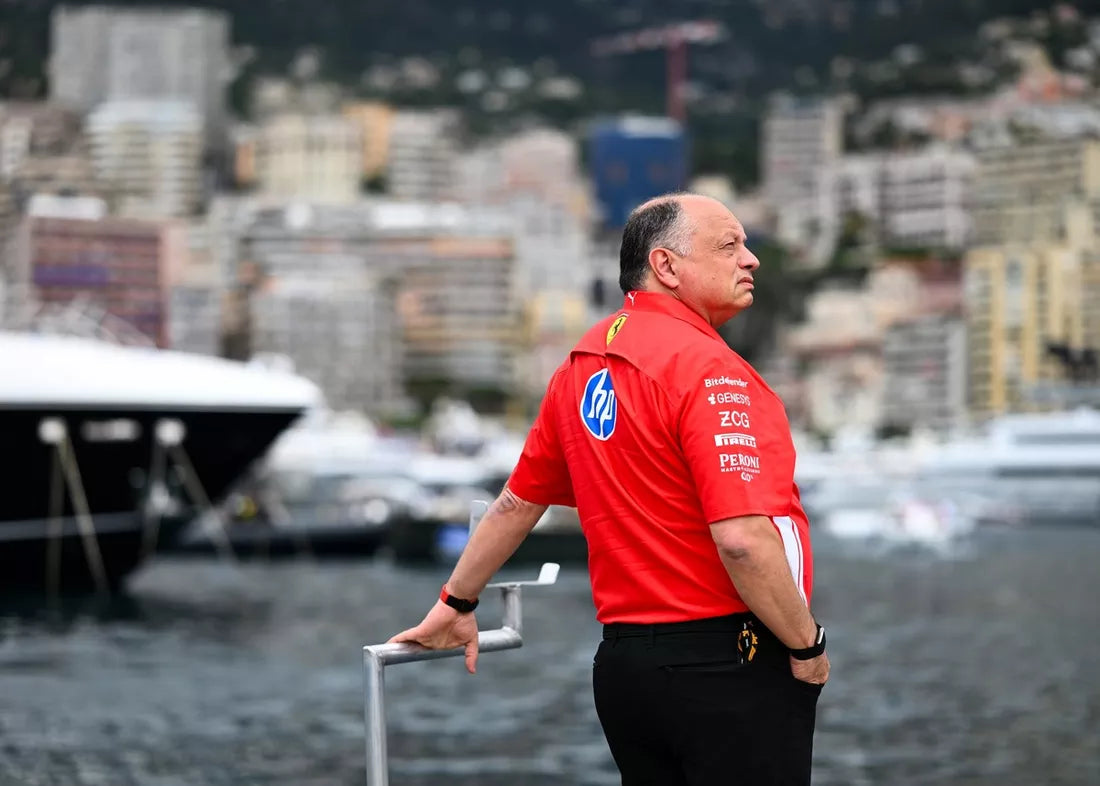 Ferrari kritizuje pětisekundovou penalizaci Hamiltona za kolizi