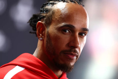 Hamilton je ve Ferrari více soustředěný a věří v boj o titul