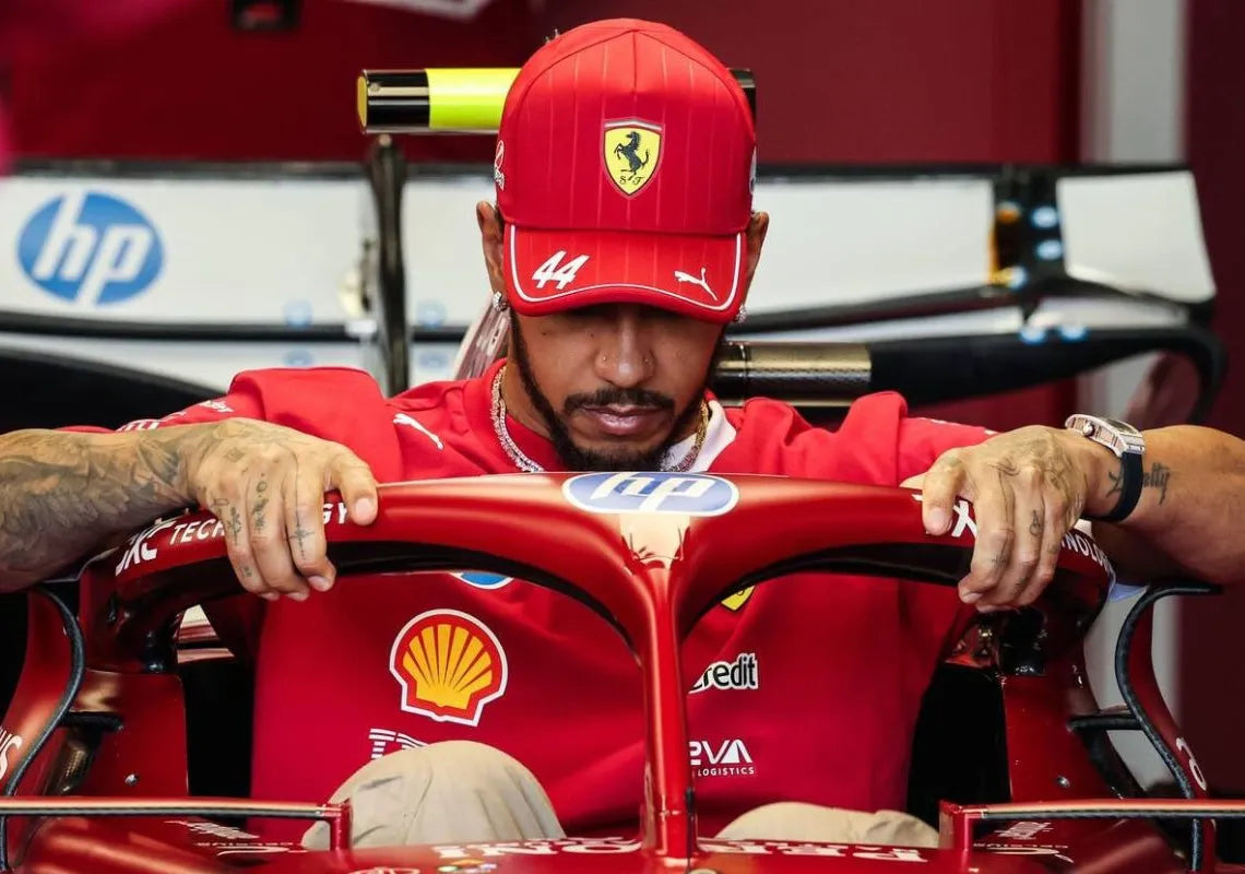 Hamiltonův šokující triumf: Titul F1 vybojován v poslední zatáčce!