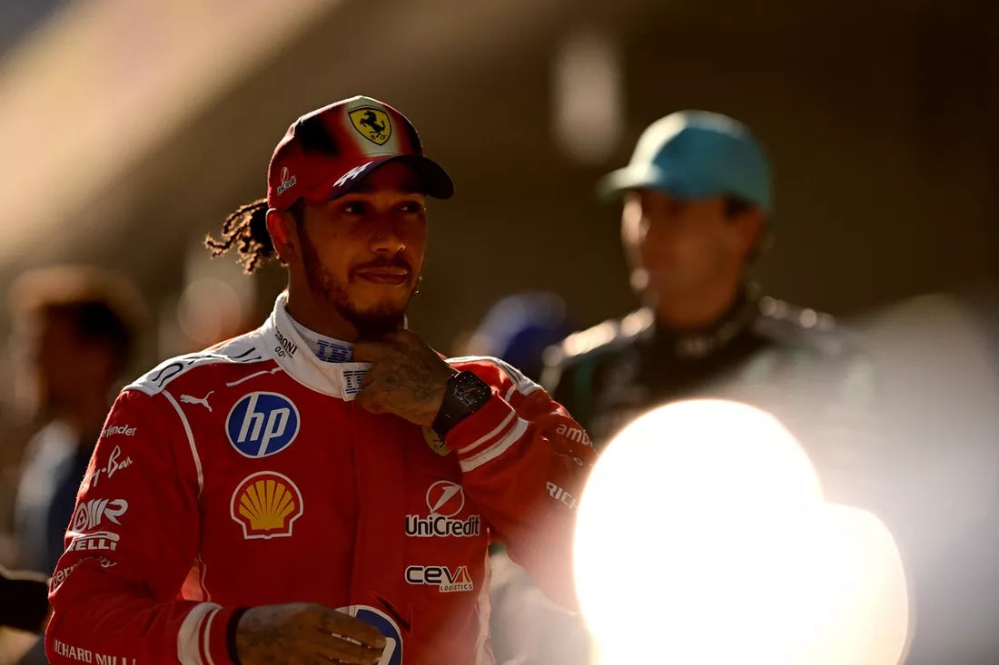 Hamilton věří, že Ferrari může snížit ztrátu na Mercedes v sezoně 2026