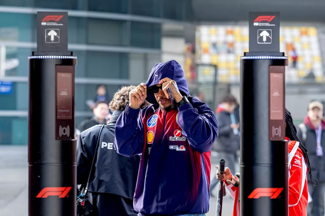 Hamilton se omluvil za rozčilení v rádiu během Velké ceny Nizozemska 2026