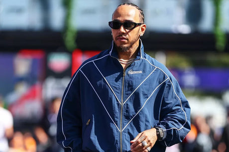 Hamilton volá po snížení nákladů v motorsportu