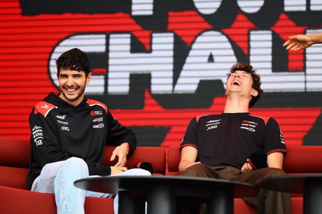 Haas má technické problémy, oba piloti nedojeli závod