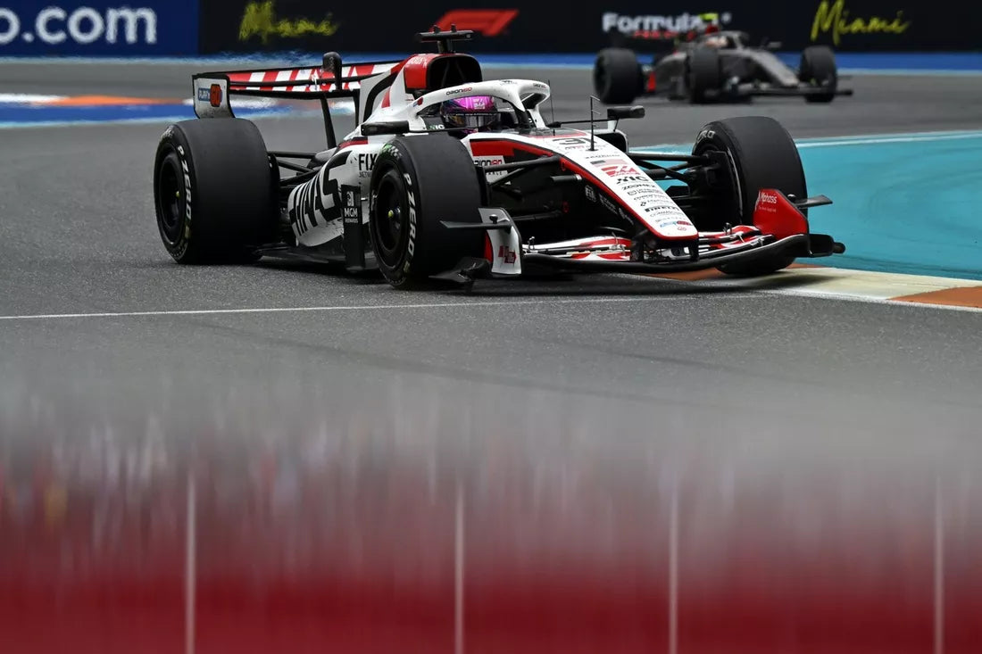 Haas neuspěchá s rozhodnutím o sestavě pro rok 2027
