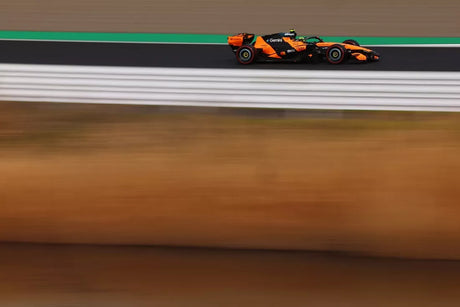 McLaren řeší poruchu převodovky, Norris vynechal trénink