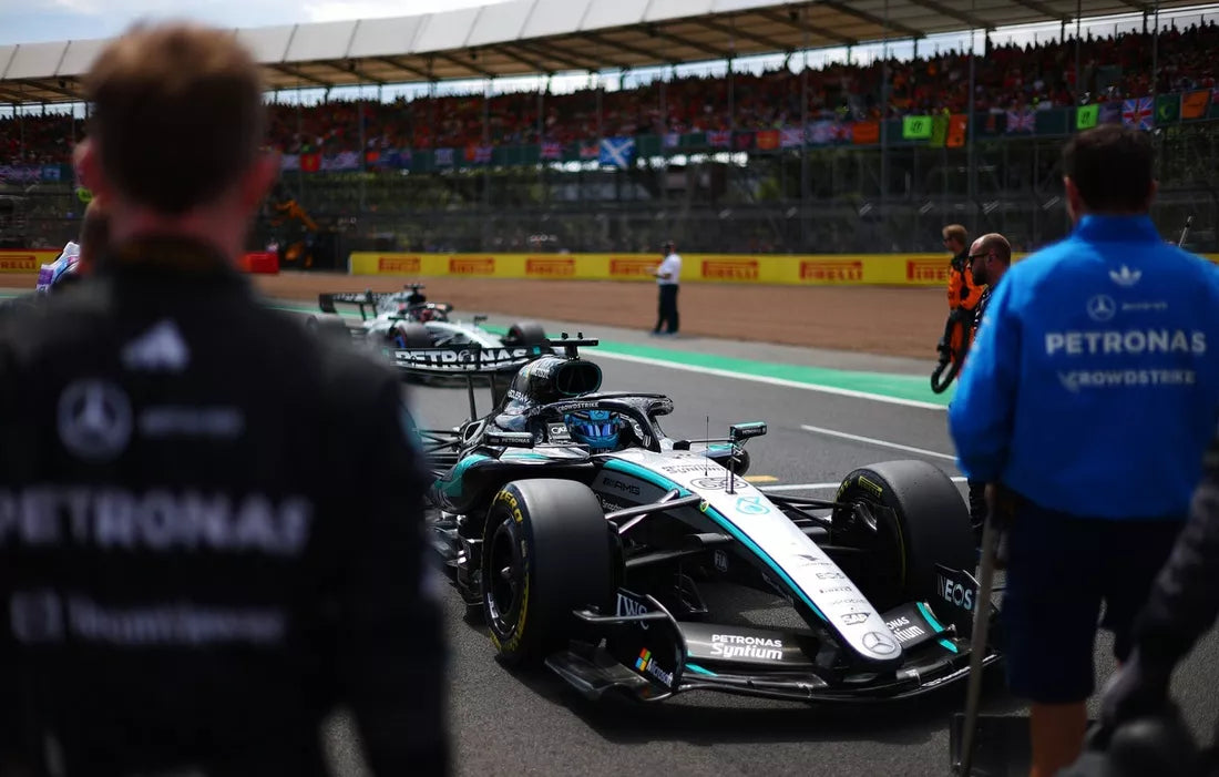 Russell vede páteční tréninky před Leclercem a Hamiltonem