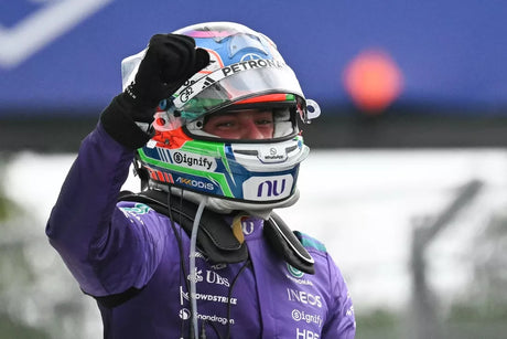Kimi Antonelli vede šampionát, Russell a Hamilton šance omezují