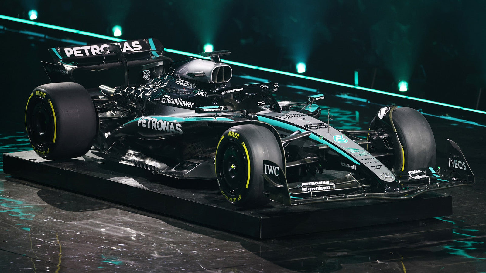 Šokující propad Mercedesu! Co se letos s týmem děje?