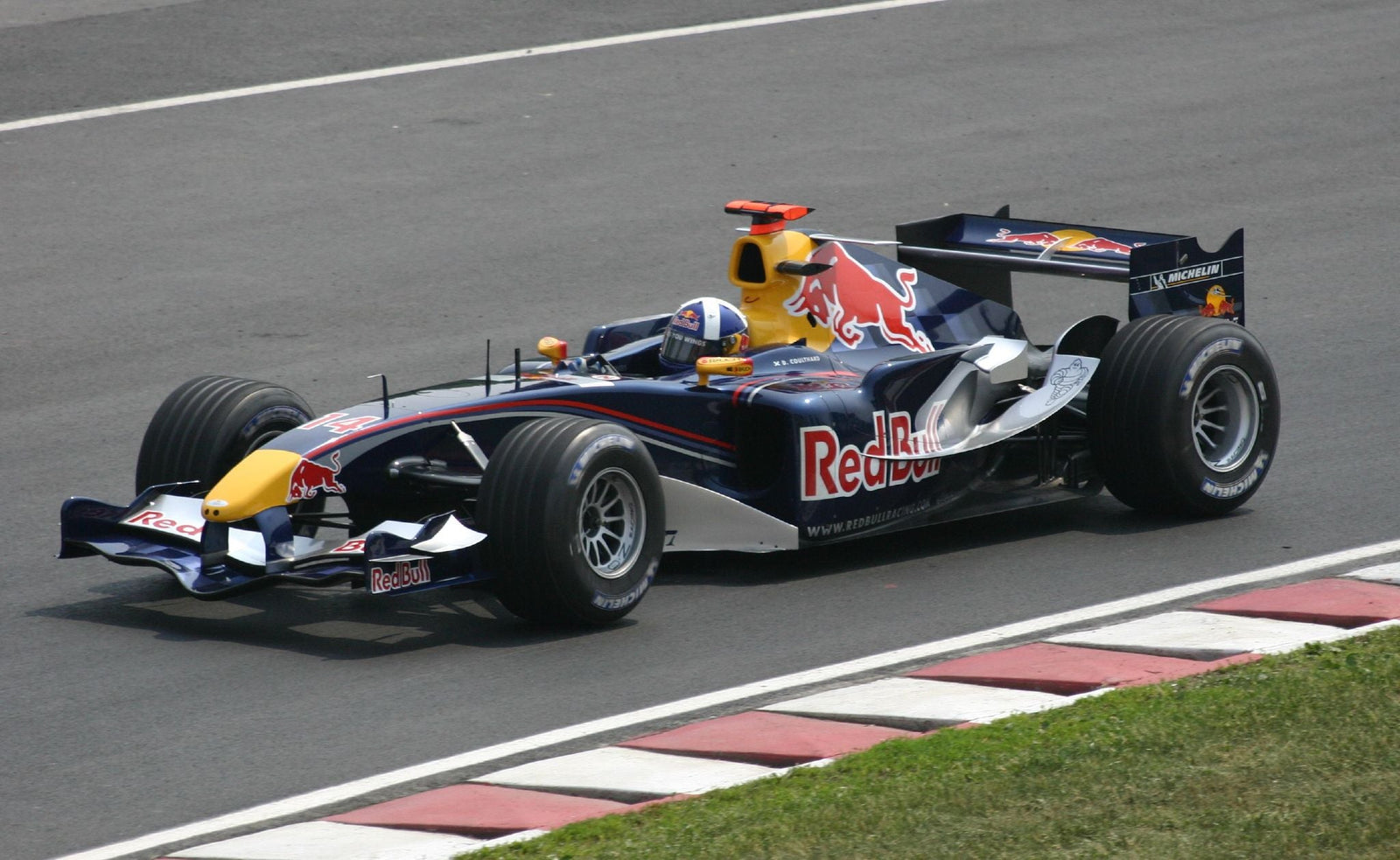Red Bull chystá šok! Verstappena má nahradit Piastri?