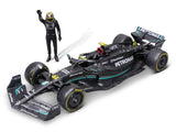 Mercedes modelové auto, bburago, Lewis Hamilton, #44, 1:24, W14 E, s pilotem