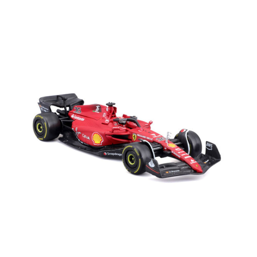 Model vozu Ferrari F1, s helmou, F1-75, bburago, 1:43, Carlos Sainz