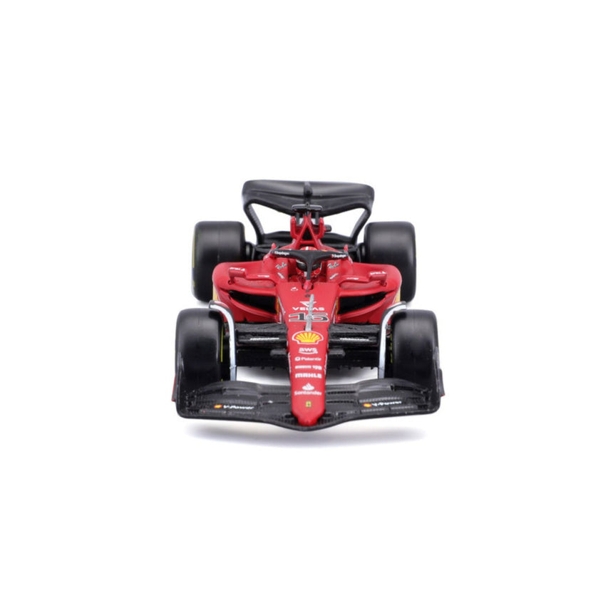 Model vozu Ferrari F1, s helmou, F1-75, bburago, 1:43, Carlos Sainz