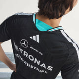 Mercedes Mez, tým, adidas, černá, 2026